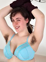 Hot milf proves she looks amazing with her hairy twat